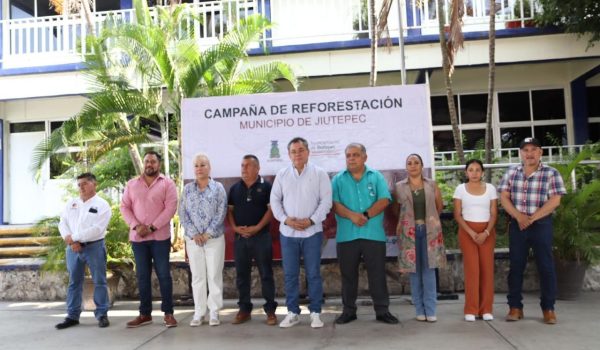 CONTINÚA CAMPAÑA DE REFORESTACIÓN EN PLANTELES EDUCATIVOS DE JIUTEPEC